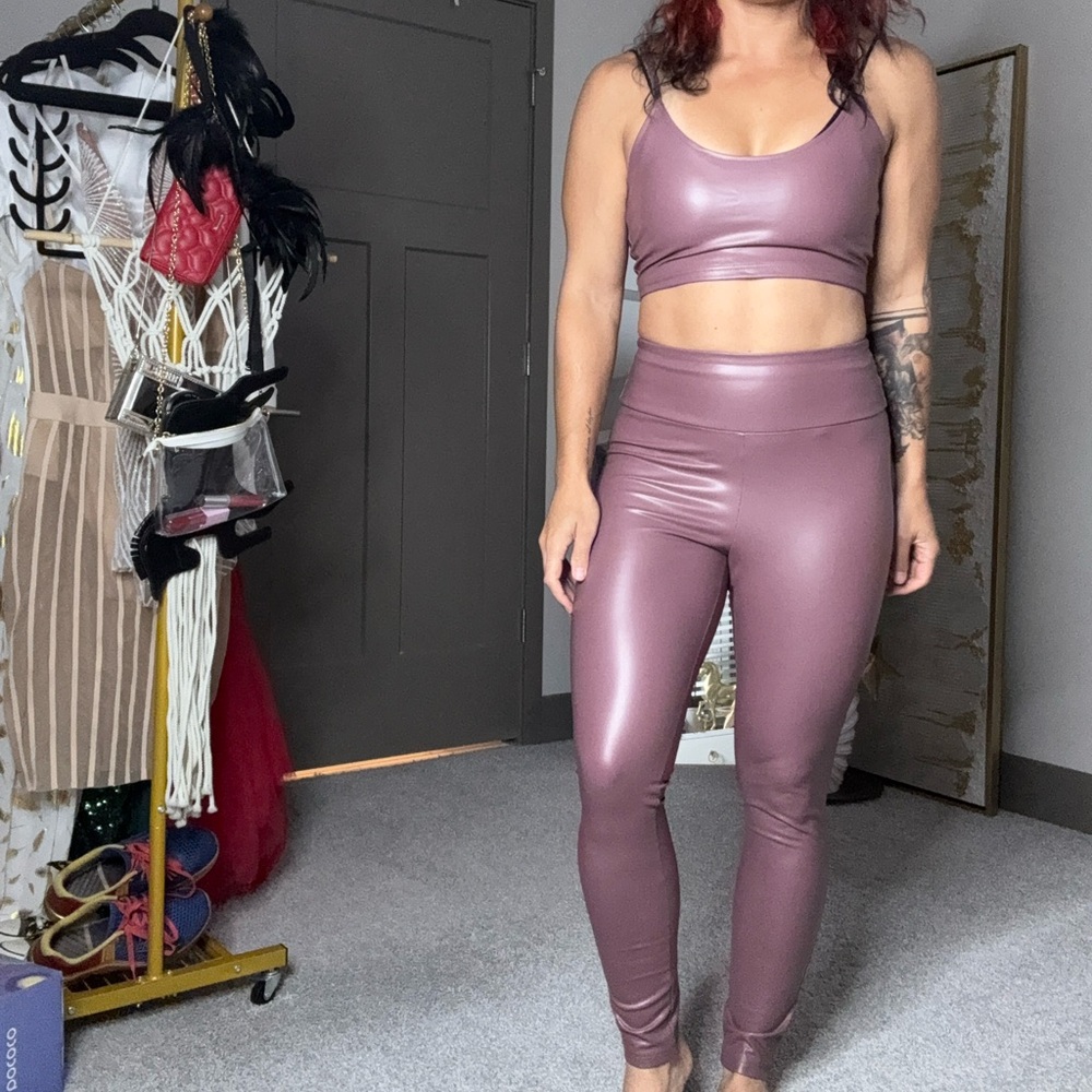 Steve Madden mauve leatherette set leggings top and tumbler